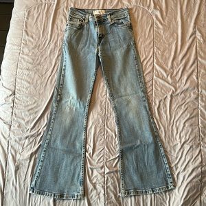 Cowgirl bell bottom low rise flare girls Levi vintage jeans 12R light wash